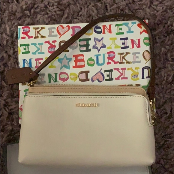 Coach wallet on a chain - Picture 4 of 5